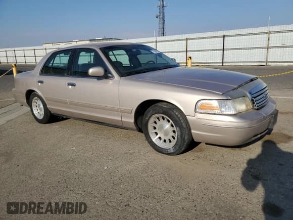 ✅ 1998 Ford Crown Victoria LX • VIN: 2FAFP74W6WX110340 • Lot: 71804755. Wystawiony na Copart z przebiegiem 89 337 mil. Bezpłatny archiwum sprzedaży aukcyjnych z USA i szczegółowy raport historii pojazdu na DreamBid. Zdjęcie 4.