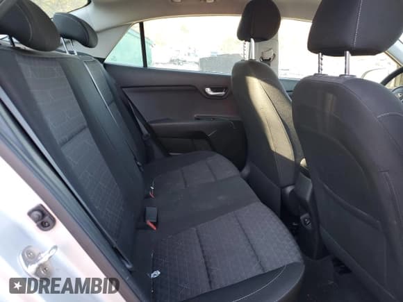 ✅ 2018 Kia Rio LX • VIN: 3KPA24ABXJE095388 • Lot: 82766755. Wystawiony na Copart z przebiegiem 62 406 mil. Bezpłatny archiwum sprzedaży aukcyjnych z USA i szczegółowy raport historii pojazdu na DreamBid. Zdjęcie 10.