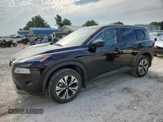 ✅ 2022 Nissan Rogue SV • VIN: JN8BT3BA9NW043851 • Lot: 68906555. Wystawiony na Copart z przebiegiem 43 374 mil. Bezpłatny archiwum sprzedaży aukcyjnych z USA i szczegółowy raport historii pojazdu na DreamBid. Zdjęcie 1.