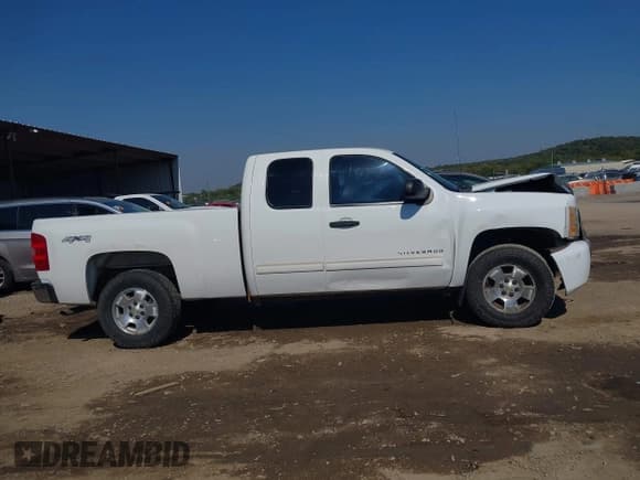 ✅ 2011 Chevrolet Silverado 1500 LT • VIN: 1GCRKSE37BZ271085 • Lot: 43443613. Listed on IAAI with 224,678 mi. Free auction sales archive from the USA and detailed vehicle history report at DreamBid. Image 13.