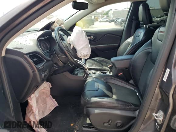 ✅ 2021 Jeep Cherokee Trailhawk • VIN: 1C4PJMBX5MD186811 • Lot: 61430985. Wystawiony na Copart z przebiegiem 108 146 mil. Bezpłatny archiwum sprzedaży aukcyjnych z USA i szczegółowy raport historii pojazdu na DreamBid. Zdjęcie 7.