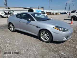 2008 Hyundai Tiburon GS с VIN KMHHM66D88U292212, выставлен на аукционе Copart как лот 61728975 с пробегом 129 358 миль миль и Чистый • Clean title. История ставок и продаж доступна на DreamBid. Изображение 4.