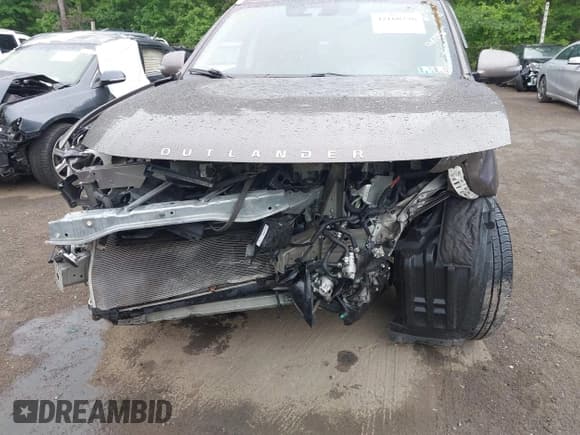 ✅ 2018 Mitsubishi Outlander SEL • VIN: JA4J24A52JZ042127 • Лот: 42160276. Опубликован ранее на IAAI с пробегом 106 789 миль. Бесплатный доступ к архиву аукционных продаж из США и подробный отчёт об истории автомобиля на DreamBid. Изображение 6.