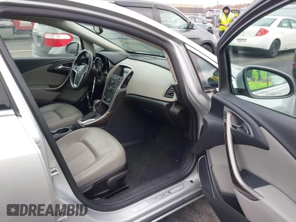 ✅ 2014 Buick Verano • VIN: 1G4PP5SK5E4140062 • Лот: 43690310. Опубликован ранее на IAAI с пробегом 45 816 миль. Бесплатный доступ к архиву аукционных продаж из США и подробный отчёт об истории автомобиля на DreamBid. Изображение 5.