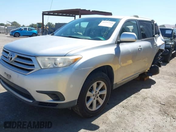 ✅ 2011 Toyota Highlander • VIN: 5TDZK3EH2BS037357 • Lot: 43295868. Listed on IAAI with 193,300 mi. Free auction sales archive from the USA and detailed vehicle history report at DreamBid. Image 17.