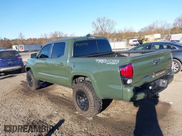 ✅ 2021 Toyota Tacoma SR • VIN: 3TMCZ5AN7MM440553 • Lot: 43609596. Listed on IAAI with 61,689 mi. Free auction sales archive from the USA and detailed vehicle history report at DreamBid. Image 3.