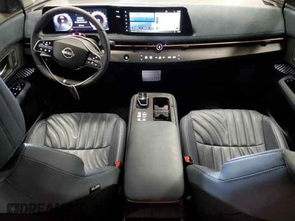 ✅ 2023 Nissan ARIYA Platinum+ • VIN: JN1DF0CD9PM701477 • Lot: 52957475. Wystawiony na Copart z przebiegiem 15 185 mil. Bezpłatny archiwum sprzedaży aukcyjnych z USA i szczegółowy raport historii pojazdu na DreamBid. Zdjęcie 8.