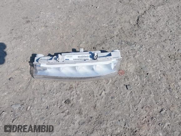 ✅ 2015 Mercedes-Benz C 250 • VIN: WDDGJ4HB4FG367661 • Lot: 42749218. Wystawiony na IAAI z przebiegiem 68 277 mil. Bezpłatny archiwum sprzedaży aukcyjnych z USA i szczegółowy raport historii pojazdu na DreamBid. Zdjęcie 12.