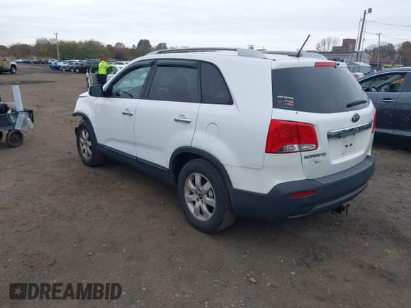 ✅ 2013 Kia Sorento LX • VIN: 5XYKT3A63DG391522 • Lot: 43603504. Listed on IAAI with 132,596 mi. Free auction sales archive from the USA and detailed vehicle history report at DreamBid. Image 3.