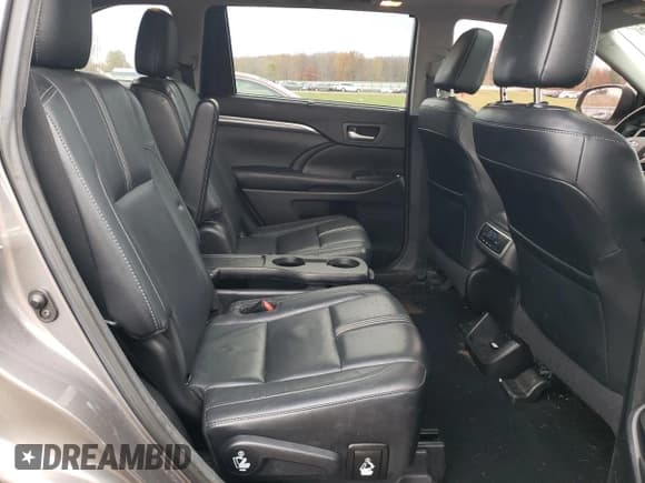 ✅ 2018 Toyota Highlander SE • VIN: 5TDJZRFH6JS487781 • Лот: 91048055. Опубликован ранее на Copart с пробегом 115 909 миль. Бесплатный доступ к архиву аукционных продаж из США и подробный отчёт об истории автомобиля на DreamBid. Изображение 11.