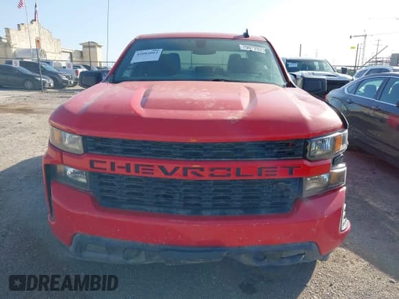 ✅ 2020 Chevrolet Silverado 1500 Custom • VIN: 1GCRWBEF3LZ104268 • Lot: 42083062. Wystawiony na IAAI z przebiegiem 85 582 mil. Bezpłatny archiwum sprzedaży aukcyjnych z USA i szczegółowy raport historii pojazdu na DreamBid. Zdjęcie 12.