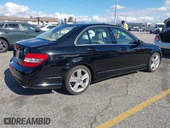 ✅ 2011 Mercedes-Benz C 300 Sport • VIN: WDDGF5EB8BR177257 • Лот: 43715901. Опубликован ранее на IAAI с пробегом 59 231 миль. Бесплатный доступ к архиву аукционных продаж из США и подробный отчёт об истории автомобиля на DreamBid. Изображение 4.