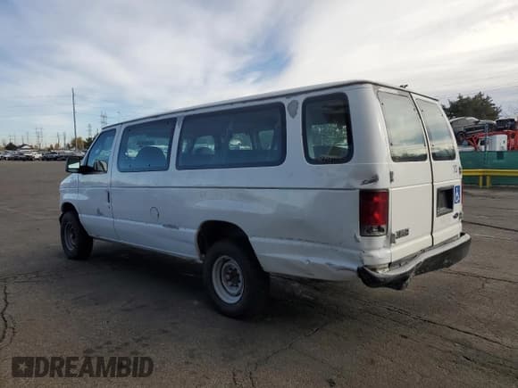 ✅ 2004 Ford Econoline Passenger XL • VIN: 1FBSS31L54HB53305 • Lot: 92125385. Wystawiony na Copart z przebiegiem 138 490 mil. Bezpłatny archiwum sprzedaży aukcyjnych z USA i szczegółowy raport historii pojazdu na DreamBid. Zdjęcie 2.