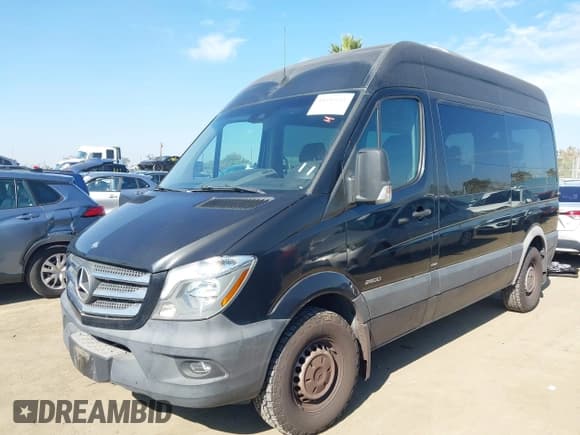 ✅ 2015 Mercedes-Benz Sprinter Passenger • VIN: WDZPE7CCXFP165018 • Lot: 43595141. Wystawiony na IAAI z przebiegiem 84 066 mil. Bezpłatny archiwum sprzedaży aukcyjnych z USA i szczegółowy raport historii pojazdu na DreamBid. Zdjęcie 18.