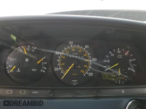 ✅ 1984 Mercedes-Benz 300 • VIN: WDBAB53A0EA086460 • Lot: 93209965. Wystawiony na Copart z przebiegiem 180 936 mil. Bezpłatny archiwum sprzedaży aukcyjnych z USA i szczegółowy raport historii pojazdu na DreamBid. Zdjęcie 9.