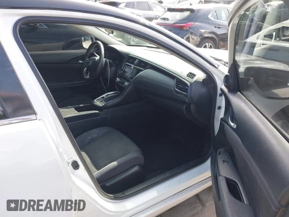 ✅ 2019 Honda Insight LX • VIN: 19XZE4F16KE012020 • Lot: 43599472. Wystawiony na IAAI z przebiegiem 127 785 mil. Bezpłatny archiwum sprzedaży aukcyjnych z USA i szczegółowy raport historii pojazdu na DreamBid. Zdjęcie 5.