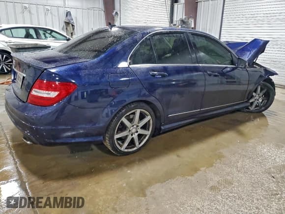 ✅ 2014 Mercedes-Benz C 300 Sport • VIN: WDDGF8ABXEG246392 • Lot: 94164335. Wystawiony na Copart z przebiegiem 88 761 mil. Bezpłatny archiwum sprzedaży aukcyjnych z USA i szczegółowy raport historii pojazdu na DreamBid. Zdjęcie 3.