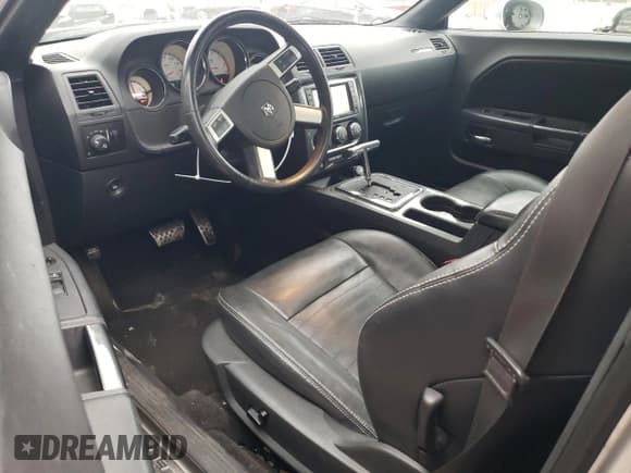 ✅ 2010 Dodge Challenger R/T Classic • VIN: 2B3CJ5DT4AH103190 • Lot: 76339514. Wystawiony na Copart z przebiegiem 80 086 mil. Bezpłatny archiwum sprzedaży aukcyjnych z USA i szczegółowy raport historii pojazdu na DreamBid. Zdjęcie 8.