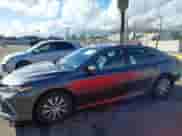 2023 Toyota Camry Hybrid LE z VIN 4T1C31AKXPU611291, wystawiony jako IAAI lot #43454380 z przebiegiem 48 339 mil mil oraz . Historia ofert i sprzedaży dostępna na DreamBid. Obrazek 14.