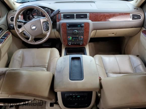 ✅ 2011 Chevrolet Suburban LT • VIN: 1GNSCJE02BR333983 • Lot: 64269244. Wystawiony na Copart z przebiegiem 177 125 mil. Bezpłatny archiwum sprzedaży aukcyjnych z USA i szczegółowy raport historii pojazdu na DreamBid. Zdjęcie 8.