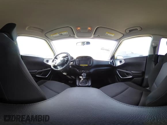 ✅ 2020 Kia Soul LX • VIN: KNDJ23AU7L7115529 • Lot: 43617528. Wystawiony na IAAI z przebiegiem 105 470 mil. Bezpłatny archiwum sprzedaży aukcyjnych z USA i szczegółowy raport historii pojazdu na DreamBid. Zdjęcie 18.