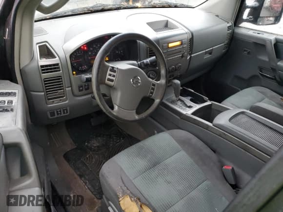 ✅ 2006 Nissan Titan SE • VIN: 1N6AA06B26N510644 • Lot: 82190764. Wystawiony na Copart z przebiegiem 186 201 mil. Bezpłatny archiwum sprzedaży aukcyjnych z USA i szczegółowy raport historii pojazdu na DreamBid. Zdjęcie 9.