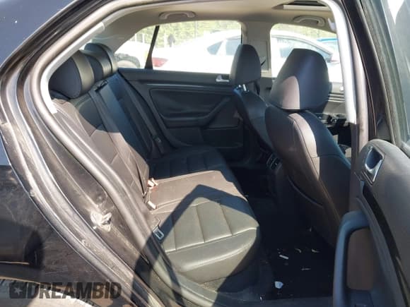 ✅ 2010 Volkswagen Jetta Limited Edition • VIN: 3VWRX7AJ5AM024194 • Lot: 42699309. Listed on IAAI with 179,644 mi. Free auction sales archive from the USA and detailed vehicle history report at DreamBid. Image 8.