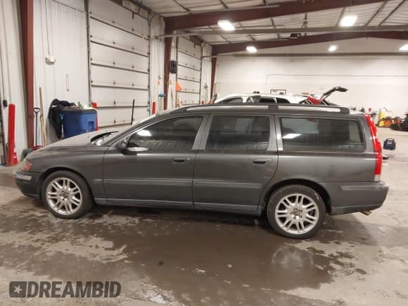 ✅ 2003 Volvo V70 2.4L Turbo • VIN: YV1SW58D632315898 • Лот: 41317254. Опубликован ранее на IAAI с пробегом 153 768 миль. Бесплатный доступ к архиву аукционных продаж из США и подробный отчёт об истории автомобиля на DreamBid. Изображение 14.
