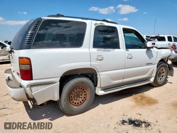 ✅ 2001 GMC Yukon Denali • VIN: 1GKEK63U11J239459 • Lot: 69299615. Wystawiony na Copart z przebiegiem 324 072 mil. Bezpłatny archiwum sprzedaży aukcyjnych z USA i szczegółowy raport historii pojazdu na DreamBid. Zdjęcie 3.
