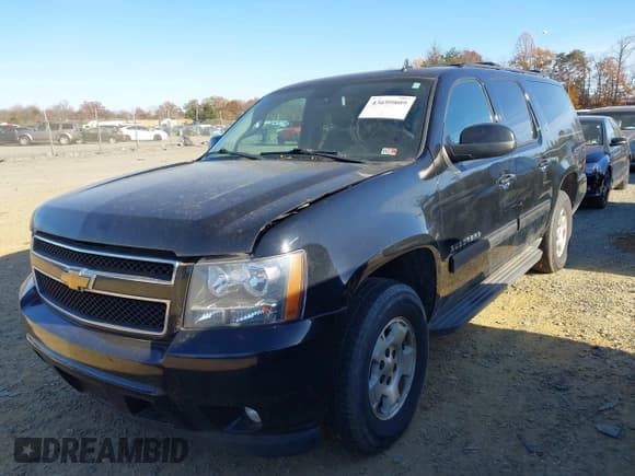 ✅ 2013 Chevrolet Suburban LT • VIN: 1GNSKJE78DR173059 • Lot: 43699809. Wystawiony na IAAI z przebiegiem 225 390 mil. Bezpłatny archiwum sprzedaży aukcyjnych z USA i szczegółowy raport historii pojazdu na DreamBid. Zdjęcie 2.