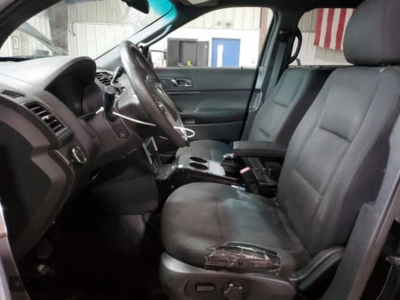 ✅ 2015 Ford Police Interceptor Utility • VIN: 1FM5K8AR9FGB98794 • Lot: 91803345. Wystawiony na Copart z przebiegiem 171 965 mil. Bezpłatny archiwum sprzedaży aukcyjnych z USA i szczegółowy raport historii pojazdu na DreamBid. Zdjęcie 7.