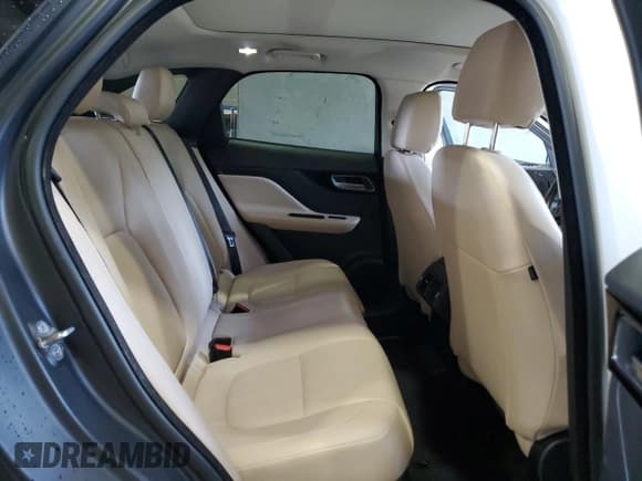 ✅ 2017 Jaguar F-Pace 35t • VIN: SADCS2BV7HA053350 • Lot: 66388915. Wystawiony na Copart z przebiegiem 97 580 mil. Bezpłatny archiwum sprzedaży aukcyjnych z USA i szczegółowy raport historii pojazdu na DreamBid. Zdjęcie 11.