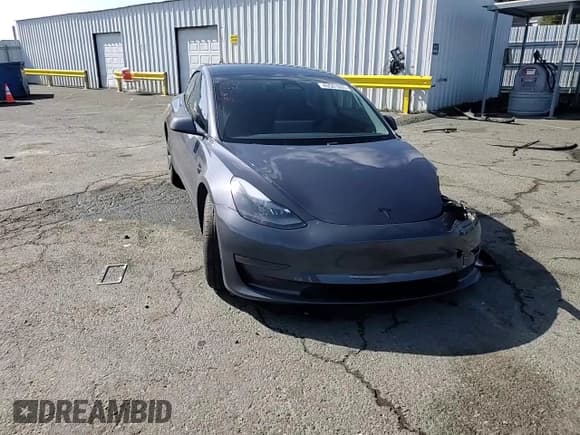 ✅ 2023 Tesla Model 3 • VIN: 5YJ3E1EA3PF714142 • Lot: 45581285. Wystawiony na Copart z przebiegiem 31 197 mil. Bezpłatny archiwum sprzedaży aukcyjnych z USA i szczegółowy raport historii pojazdu na DreamBid. Zdjęcie 10.