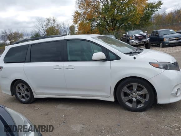 ✅ 2012 Toyota Sienna SE • VIN: 5TDXK3DC5CS204342 • Lot: 43501279. Listed on IAAI with 267,839 mi. Free auction sales archive from the USA and detailed vehicle history report at DreamBid. Image 14.