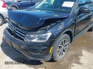 ✅ 2019 Volkswagen Tiguan SE • VIN: 3VV2B7AX9KM174299 • Lot: 43258827. Wystawiony na IAAI z przebiegiem 61 418 mil. Bezpłatny archiwum sprzedaży aukcyjnych z USA i szczegółowy raport historii pojazdu na DreamBid. Zdjęcie 6.