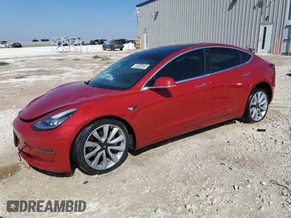 ✅ 2018 Tesla Model 3 Long Range Battery • VIN: 5YJ3E1EA4JF004626 • Lot: 85544525. Wystawiony na Copart z przebiegiem 105 240 mil. Bezpłatny archiwum sprzedaży aukcyjnych z USA i szczegółowy raport historii pojazdu na DreamBid. Zdjęcie 1.