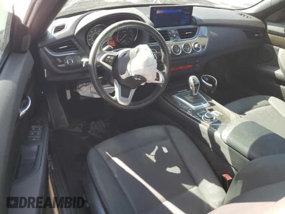 ✅ 2014 BMW Z4 sDrive28i • VIN: WBALL5C53EJ105929 • Lot: 68471205. Wystawiony na Copart z przebiegiem 87 223 mil. Bezpłatny archiwum sprzedaży aukcyjnych z USA i szczegółowy raport historii pojazdu na DreamBid. Zdjęcie 8.