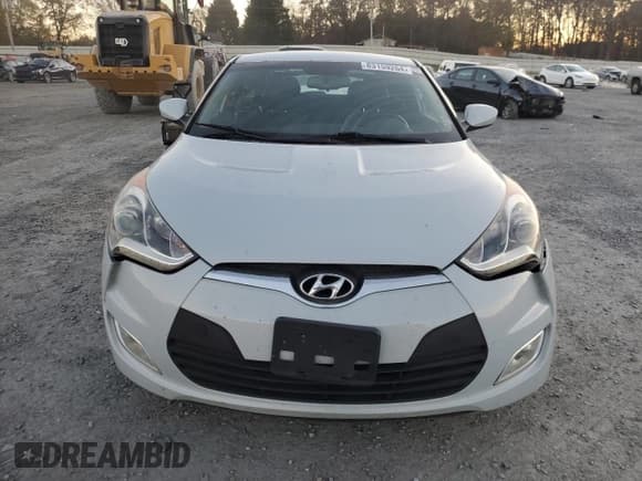 ✅ 2015 Hyundai Veloster • VIN: KMHTC6ADXFU218579 • Lot: 83159264. Wystawiony na Copart z przebiegiem 118 186 mil. Bezpłatny archiwum sprzedaży aukcyjnych z USA i szczegółowy raport historii pojazdu na DreamBid. Zdjęcie 5.