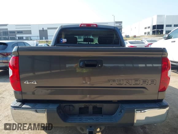 ✅ 2017 Toyota Tundra SR5 • VIN: 5TFDW5F14HX583849 • Lot: 43267953. Listed on IAAI with 106,572 mi. Free auction sales archive from the USA and detailed vehicle history report at DreamBid. Image 17.