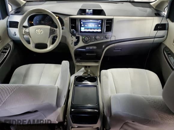 ✅ 2011 Toyota Sienna LE • VIN: 5TDKK3DC8BS052114 • Лот: 89858215. Опубликован ранее на Copart с пробегом 263 095 миль. Бесплатный доступ к архиву аукционных продаж из США и подробный отчёт об истории автомобиля на DreamBid. Изображение 8.