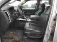 2010 Dodge 1500 Laramie z VIN 1D7RV1CT2AS262800, wystawiony jako Copart lot #81690014 z przebiegiem 111 002 mil mil oraz Szkoda całkowita • Salvage title. Historia ofert i sprzedaży dostępna na DreamBid. Obrazek 7.