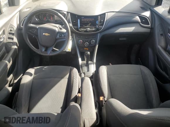 ✅ 2020 Chevrolet Trax LS • VIN: 3GNCJNSB5LL290286 • Lot: 82350215. Wystawiony na Copart z przebiegiem 69 895 mil. Bezpłatny archiwum sprzedaży aukcyjnych z USA i szczegółowy raport historii pojazdu na DreamBid. Zdjęcie 8.