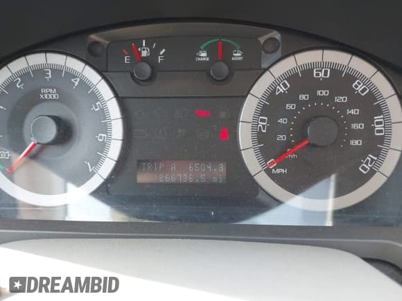 ✅ 2008 Ford Escape Hybrid • VIN: 1FMCU59H98KC70010 • Lot: 42964431. Wystawiony na IAAI z przebiegiem 266 736 mil. Bezpłatny archiwum sprzedaży aukcyjnych z USA i szczegółowy raport historii pojazdu na DreamBid. Zdjęcie 7.
