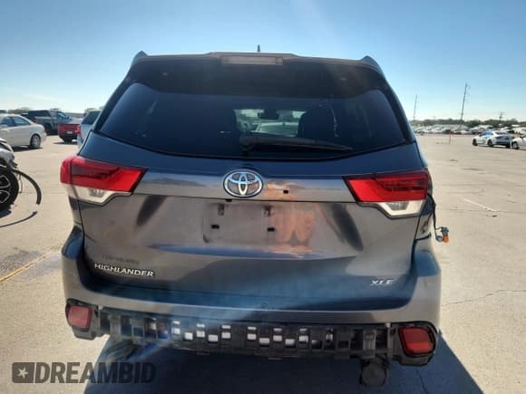 ✅ 2017 Toyota Highlander XLE • VIN: 5TDKZRFH2HS509077 • Lot: 86220585. Listed on Copart with 138,732 mi. Free auction sales archive from the USA and detailed vehicle history report at DreamBid. Image 6.