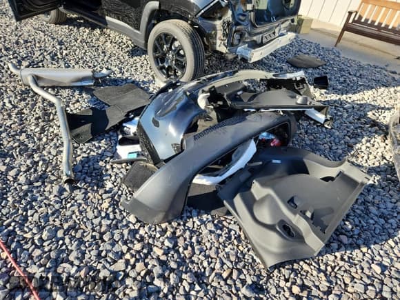 ✅ 2025 Jeep Compass Latitude • VIN: 3C4NJDBN2ST569201 • Lot: 85826465. Wystawiony na Copart z przebiegiem 1 786 mil. Bezpłatny archiwum sprzedaży aukcyjnych z USA i szczegółowy raport historii pojazdu na DreamBid. Zdjęcie 13.