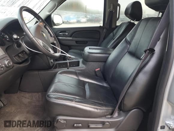 ✅ 2011 Chevrolet Suburban LT • VIN: 1GNSKJE37BR358911 • Lot: 73111044. Wystawiony na Copart z przebiegiem 163 437 mil. Bezpłatny archiwum sprzedaży aukcyjnych z USA i szczegółowy raport historii pojazdu na DreamBid. Zdjęcie 7.