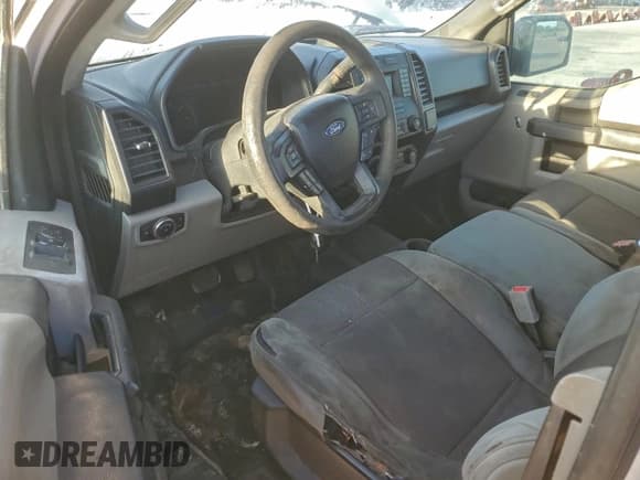 ✅ 2017 Ford F-150 XL • VIN: 1FTFX1EF2HKD90589 • Lot: 92603055. Wystawiony na Copart z przebiegiem Nie podano. Bezpłatny archiwum sprzedaży aukcyjnych z USA i szczegółowy raport historii pojazdu na DreamBid. Zdjęcie 8.