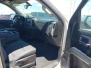 ✅ 2019 Chevrolet Silverado 1500 LT • VIN: 2GCRCPECXK1135990 • Lot: 42414230. Wystawiony na IAAI z przebiegiem 105 985 mil. Bezpłatny archiwum sprzedaży aukcyjnych z USA i szczegółowy raport historii pojazdu na DreamBid. Zdjęcie 5.