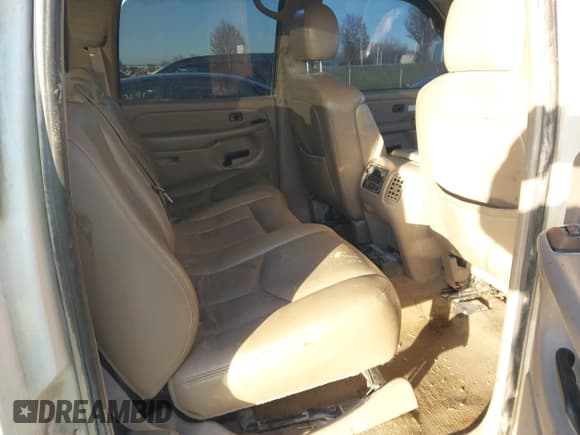 ✅ 2006 Chevrolet Silverado 2500HD LT1 • VIN: 1GCHK23D06F264669 • Lot: 41106561. Listed on IAAI with Not provided. Free auction sales archive from the USA and detailed vehicle history report at DreamBid. Image 8.