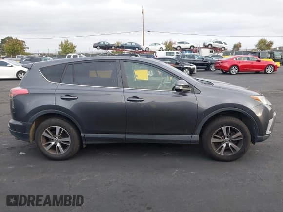 ✅ 2018 Toyota RAV4 XLE • VIN: JTMRFREV5JJ241482 • Лот: 43486718. Опубликован ранее на IAAI с пробегом 34 423 миль. Бесплатный доступ к архиву аукционных продаж из США и подробный отчёт об истории автомобиля на DreamBid. Изображение 14.